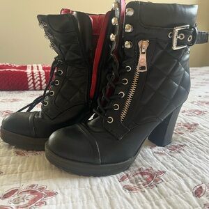 Stylish Black Quilted Women's Boots